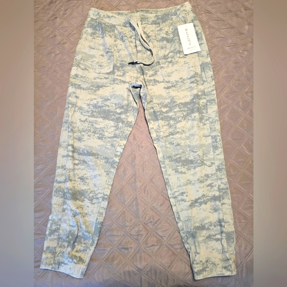 NEW Athleta Farallon joggers. Size M. - Picture 1 of 9